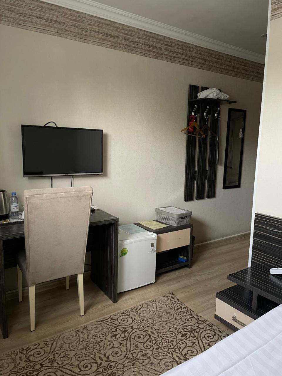 Resident Hotel Алматы Экстерьер фото