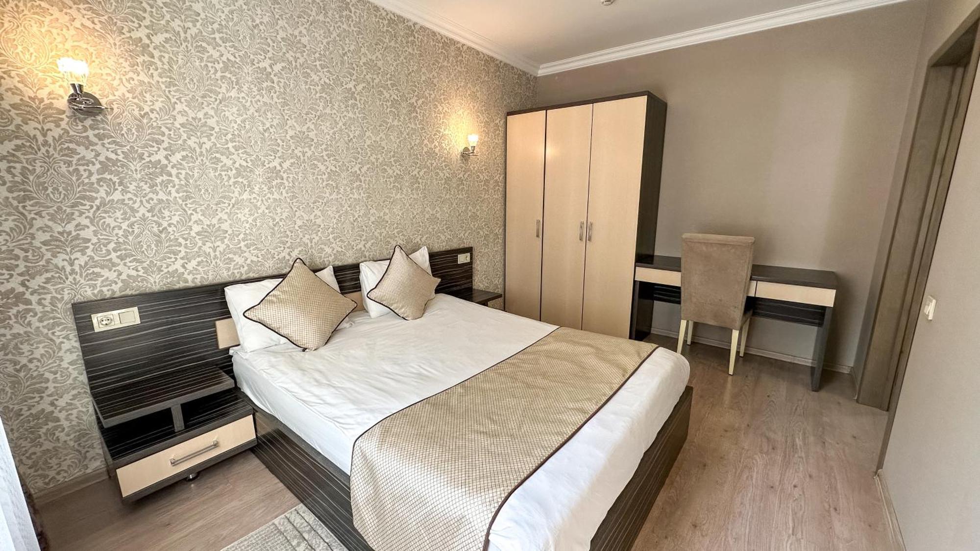 Resident Hotel Алматы Экстерьер фото