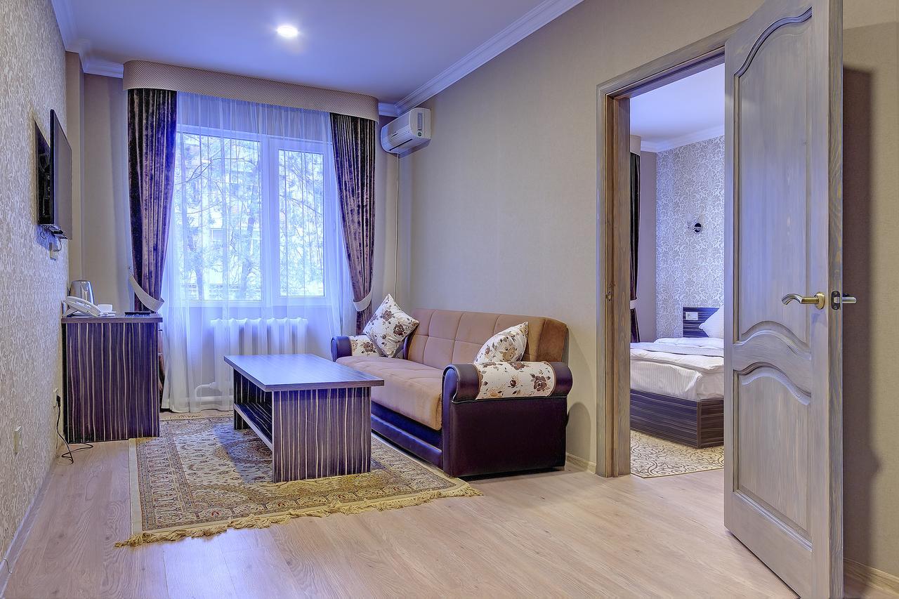 Resident Hotel Алматы Экстерьер фото