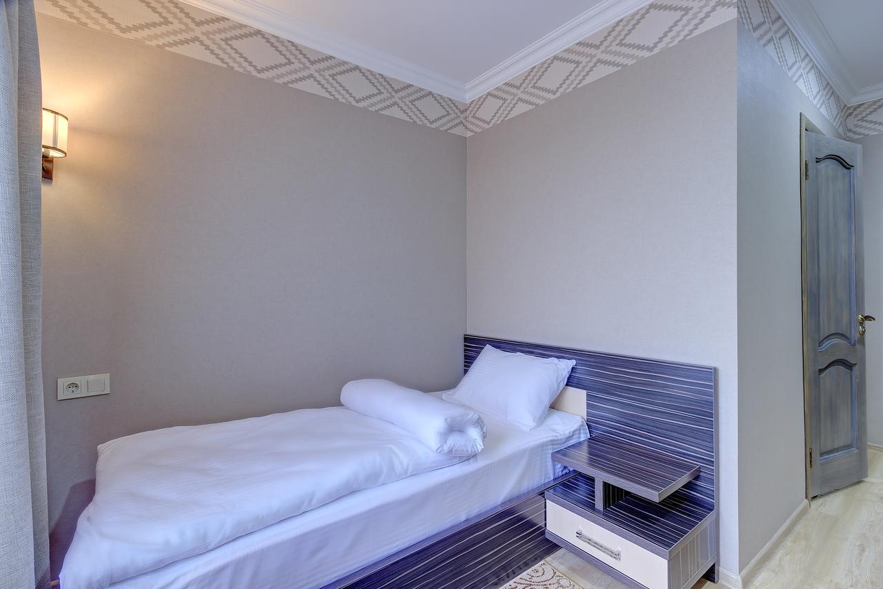 Resident Hotel Алматы Экстерьер фото