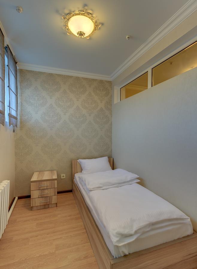 Resident Hotel Алматы Экстерьер фото