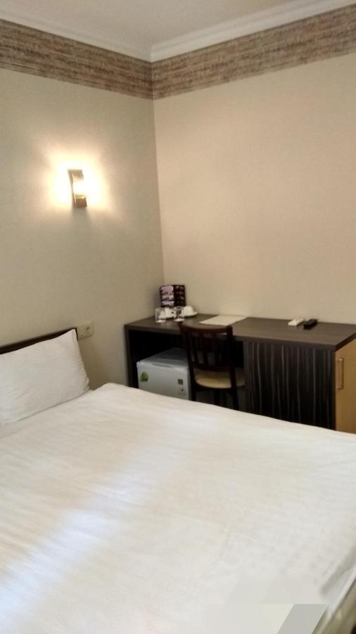 Resident Hotel Алматы Экстерьер фото